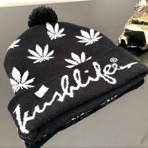 🆕 Kush Life 🌿 Pom Pom B/W Beanie
